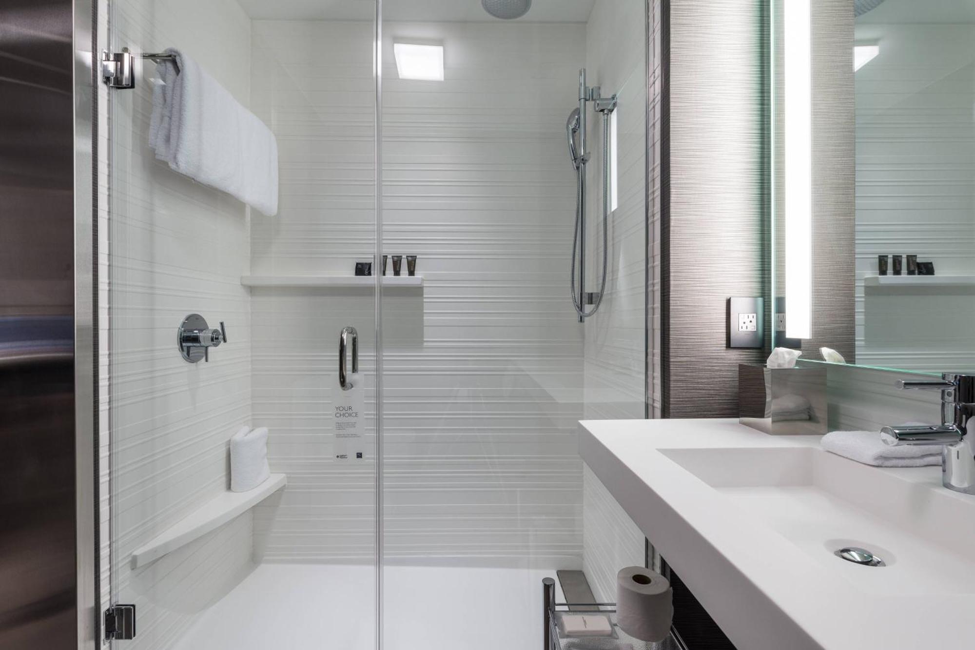 Ac Hotel By Marriott Boston North Medford Exteriör bild