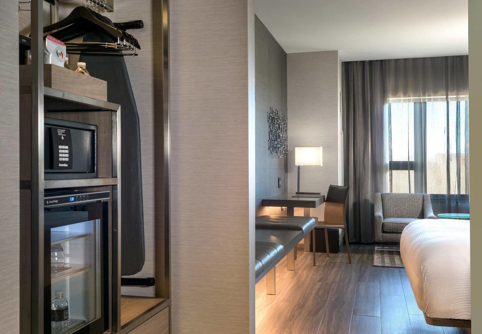 Ac Hotel By Marriott Boston North Medford Exteriör bild