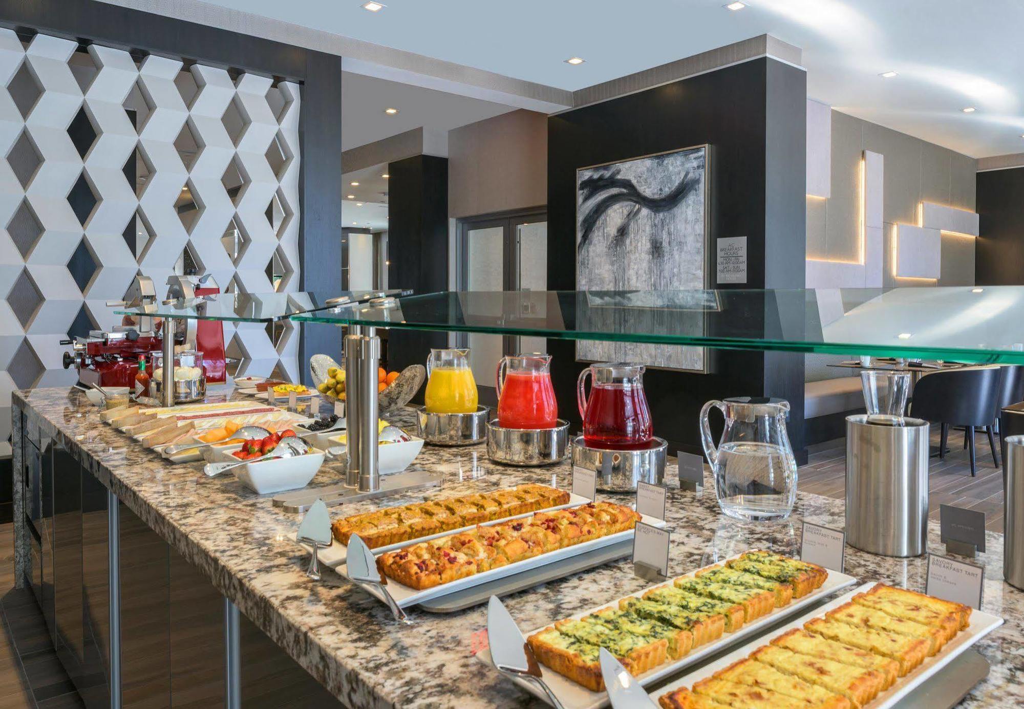Ac Hotel By Marriott Boston North Medford Exteriör bild